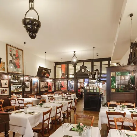 Orphée - Großes Haus Hotel