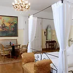 Hotel Orphée - Großes Haus