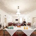 Orphée - Großes Haus Hotel