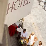 Orphée - Großes Haus Hotel