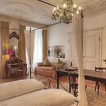 Orphée - Großes Haus Hotel 3*