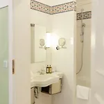 Orphée - Großes Haus Hotel 3*