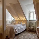 Orphée - Großes Haus Hotel