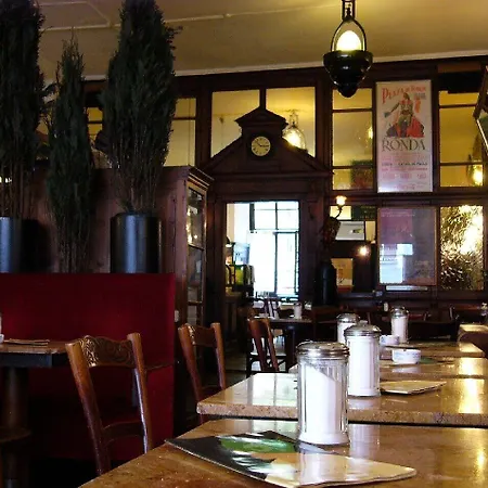 Orphee - Grosses Haus