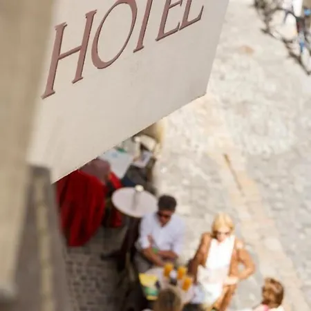 Orphée - Großes Haus Hotel