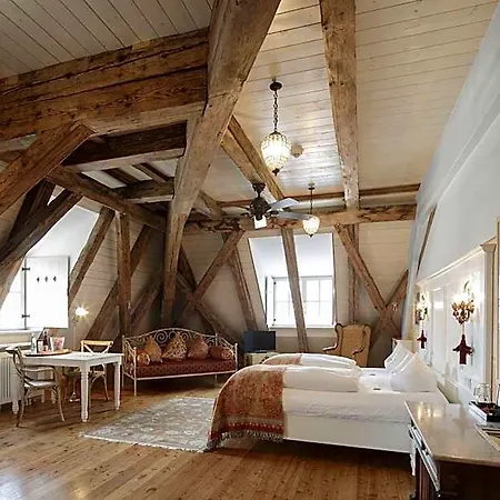 Orphée - Großes Haus Hotel 3*