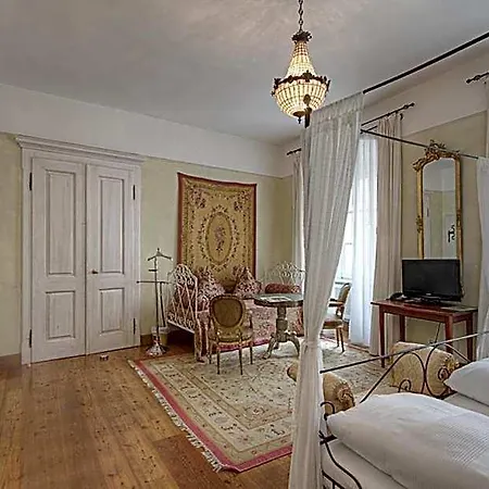 Orphee - Grosses Haus 3*