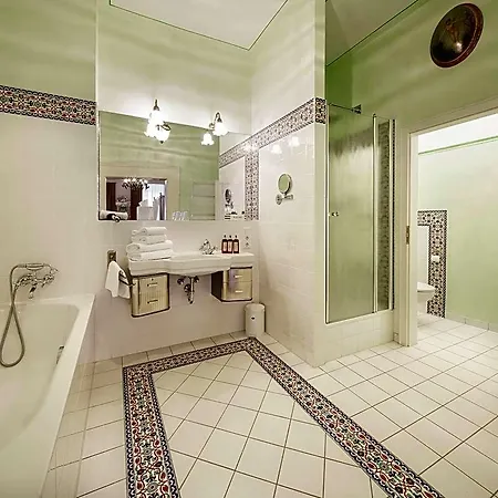 Hotel Orphee - Grosses Haus 3*
