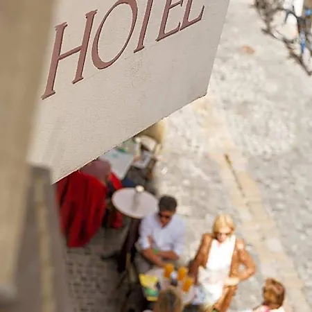 Hotel Orphee - Grosses Haus