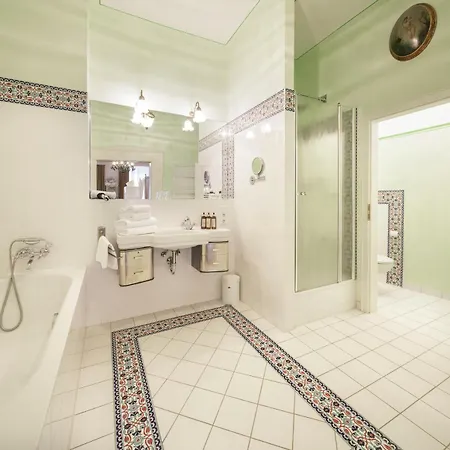 Orphee - Grosses Haus Hotel 3*