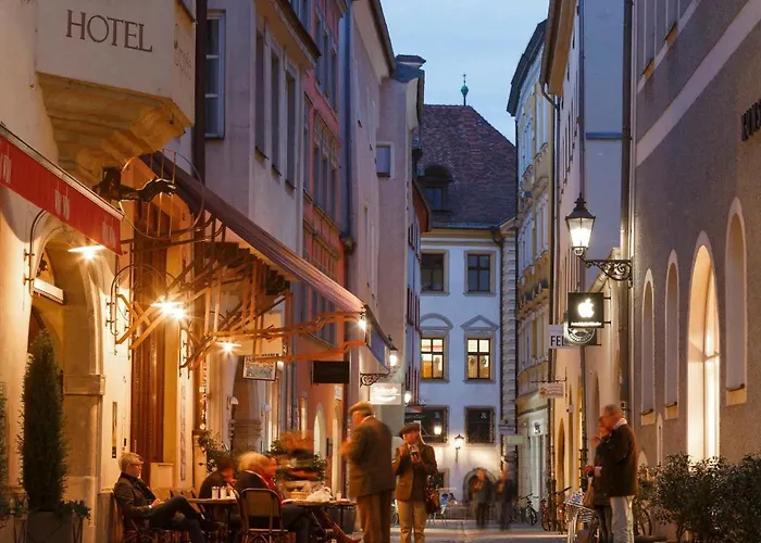 Orphée - Großes Haus Hotel