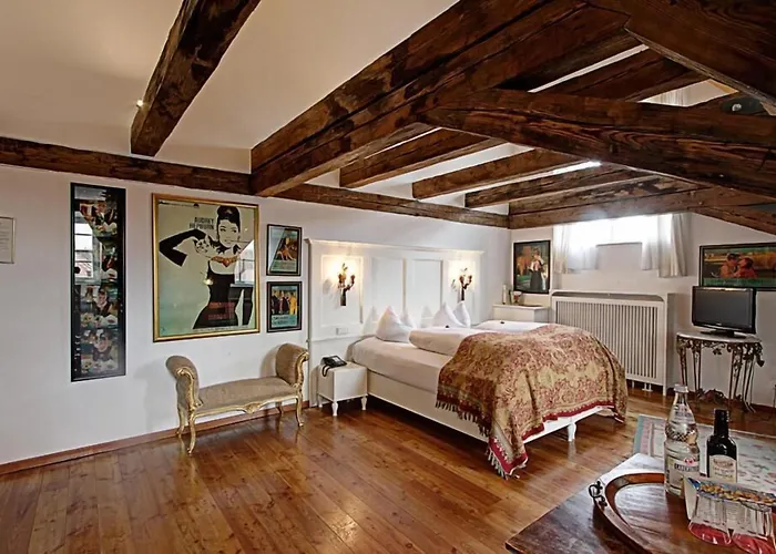 Orphée - Großes Haus Hotel