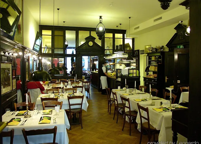 Orphée - Großes Haus Hotel 3*