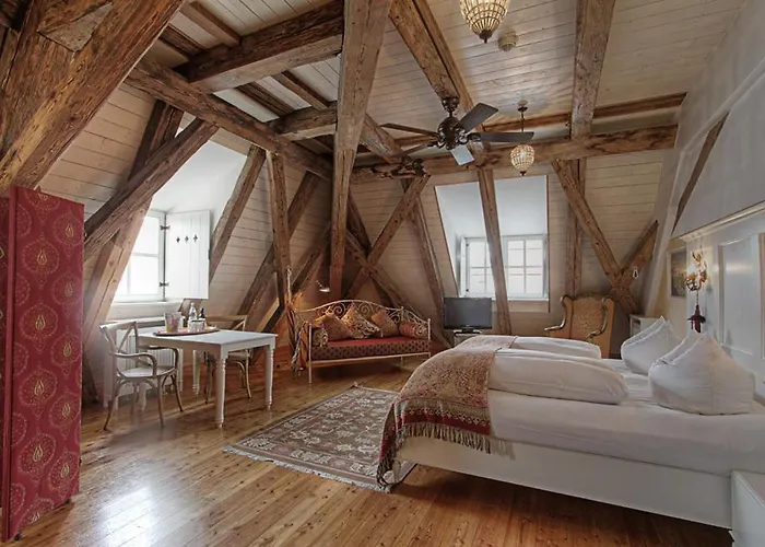 Orphée - Großes Haus Hotel 3*